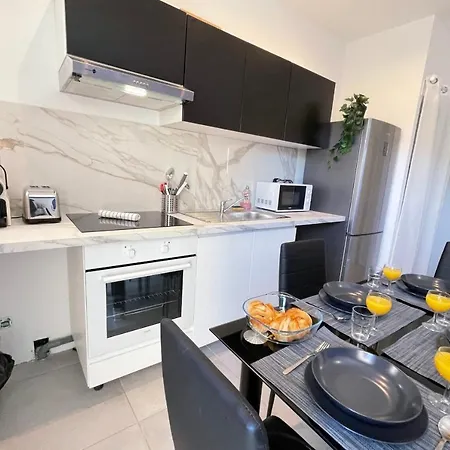 Le Grand Bleu Terrasseclimwifinetflix Proche Gare-centre Appartement Marseille
